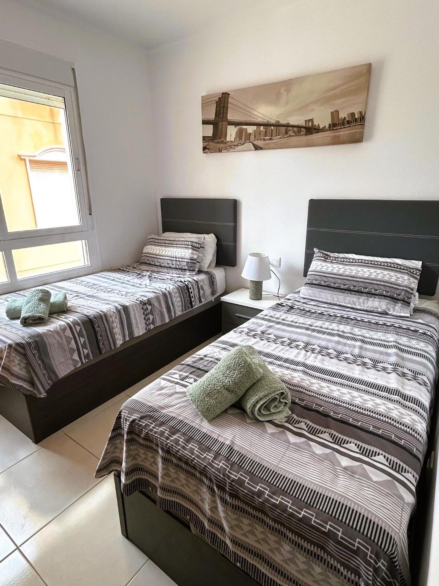 Beautiful 3 Bed, 2 Bath Modern Apartment Los Alcázares Buitenkant foto
